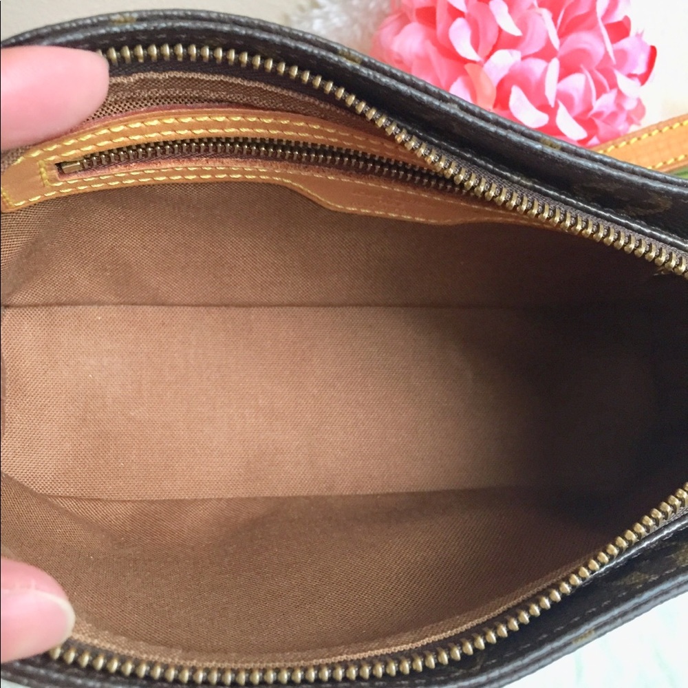 ‼️SOLD‼️Louis Vuitton Trotteur Crossbody Bag - Picture 5 of 8